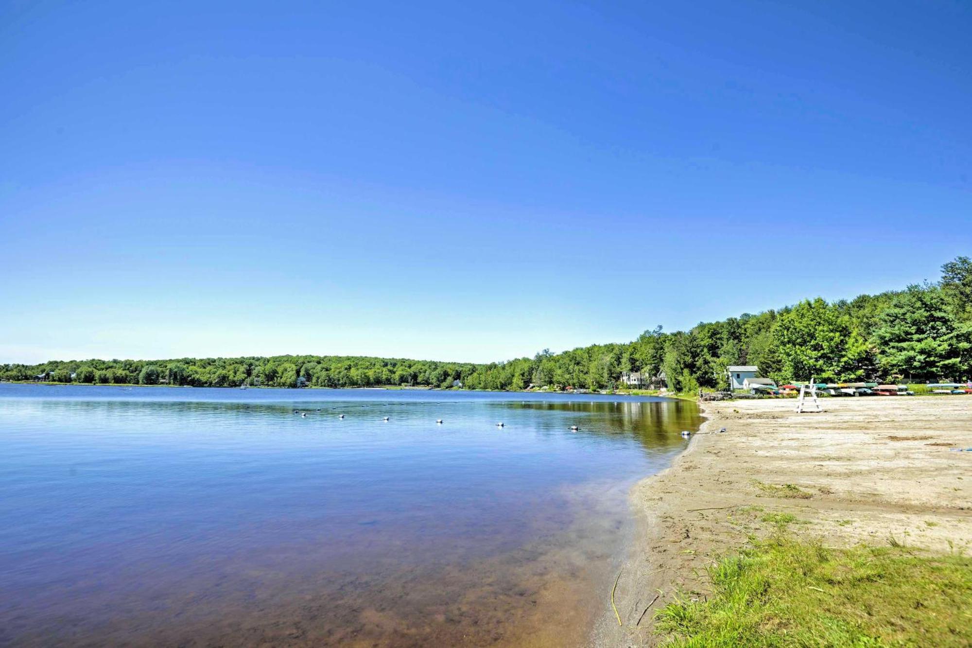 Holiday home Poconos Hideaway In Arrowhead With Game Room! Pocono Lake