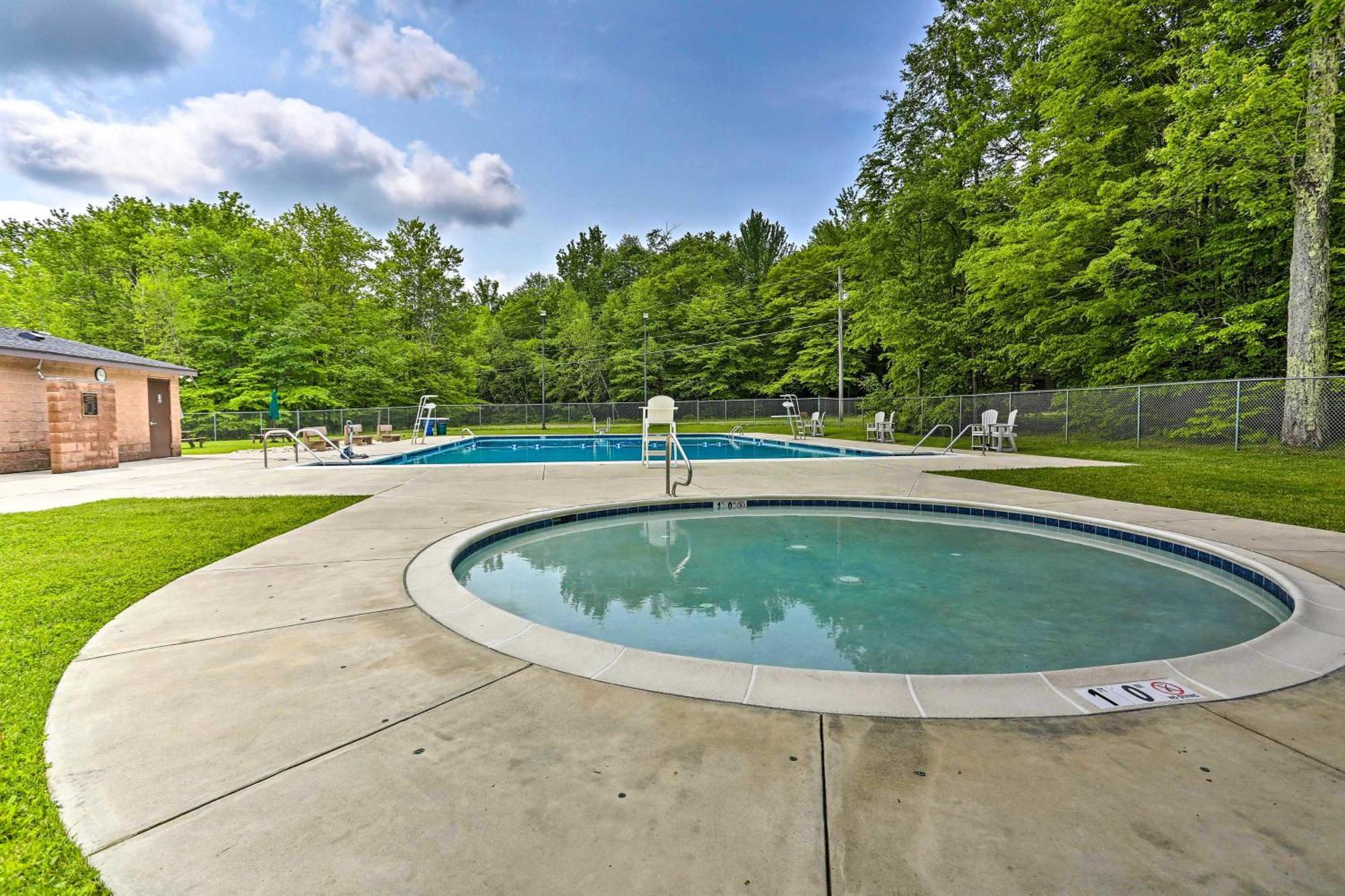 Poconos Hideaway In Arrowhead With Game Room! * Pocono Lake