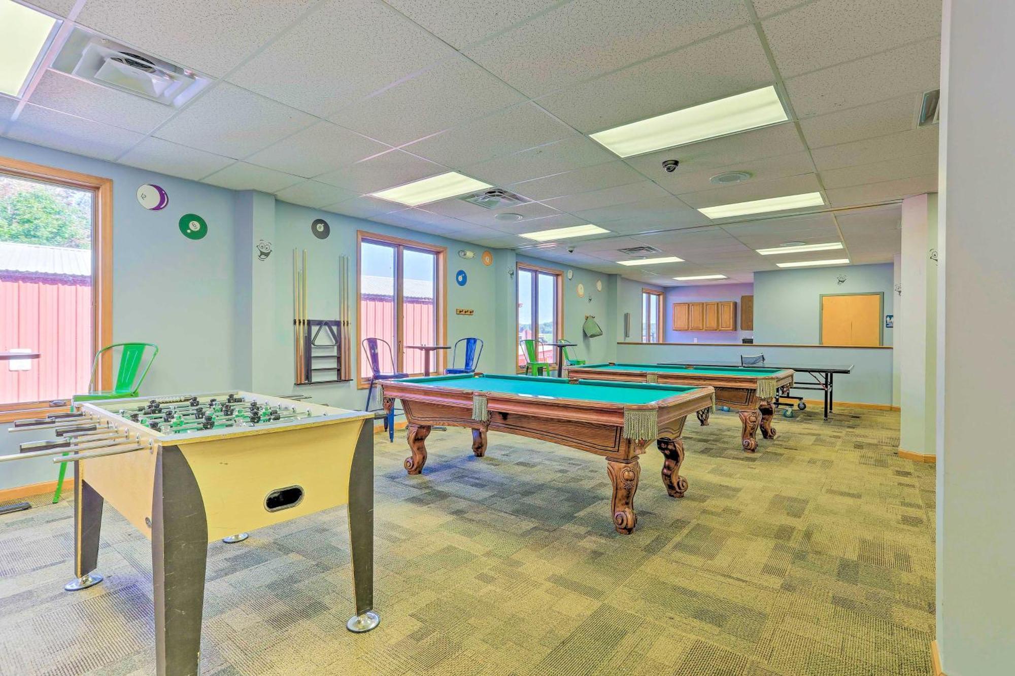 Poconos Hideaway In Arrowhead With Game Room! Pocono Lake