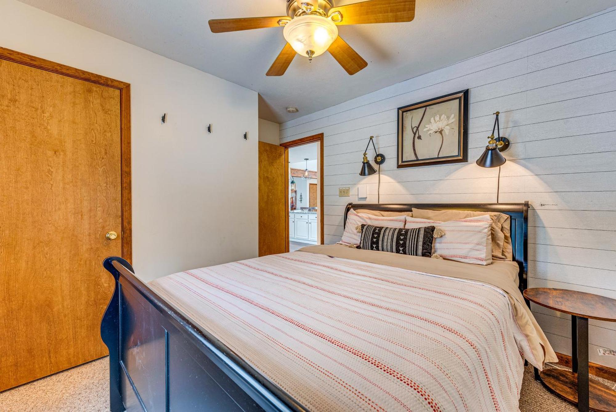 Poconos Hideaway In Arrowhead With Game Room! Holiday home Pocono Lake
