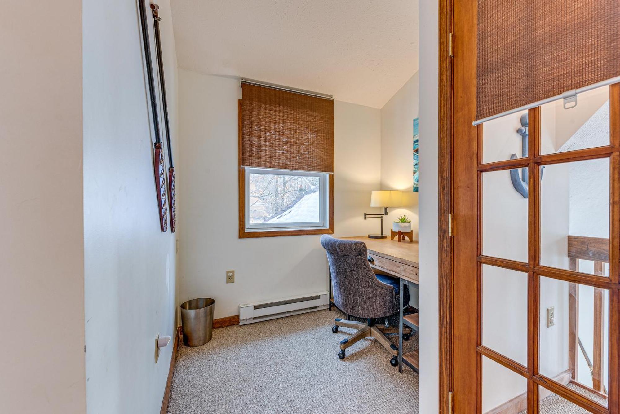 Poconos Hideaway In Arrowhead With Game Room! Pocono Lake