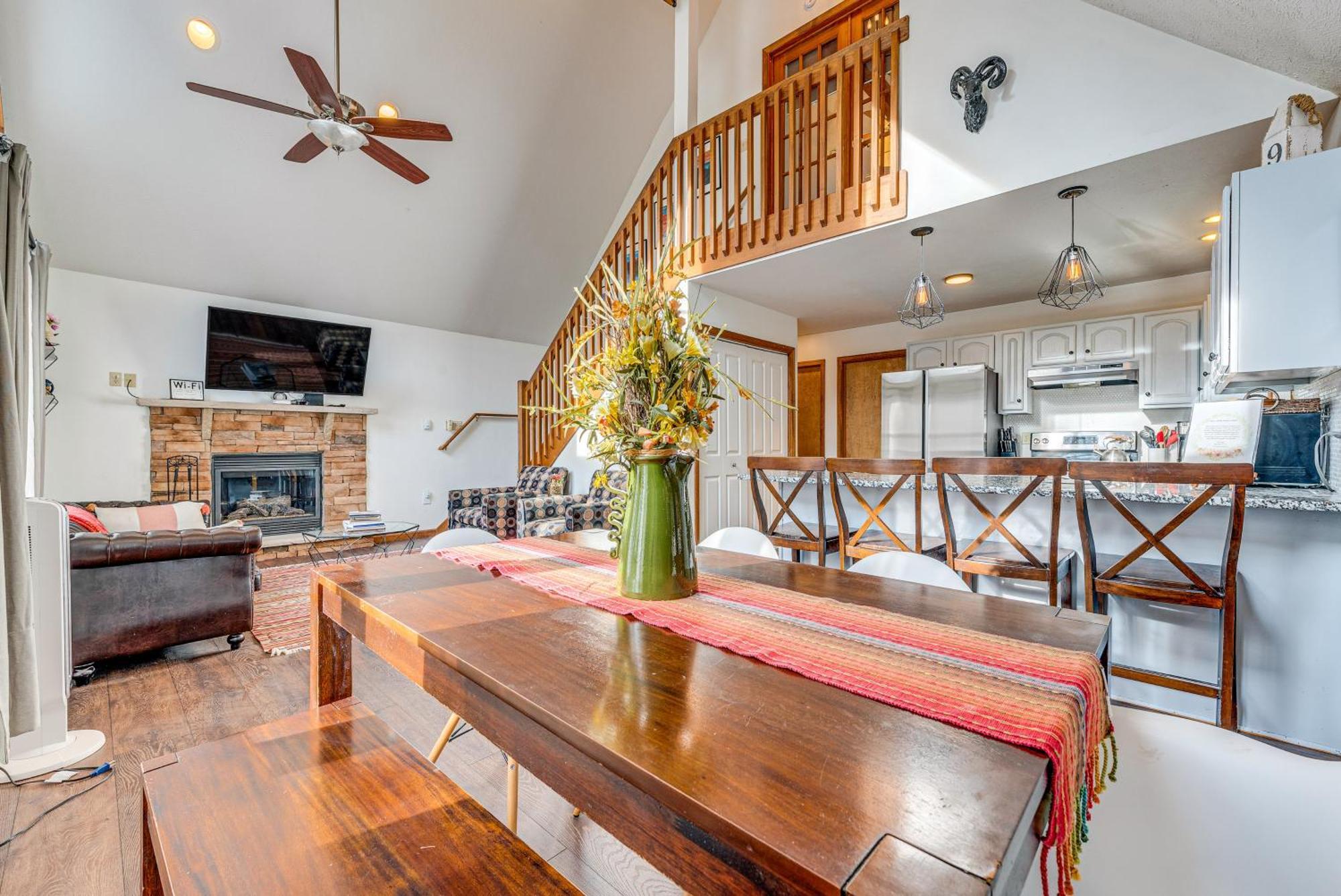 Poconos Hideaway In Arrowhead With Game Room! Holiday home