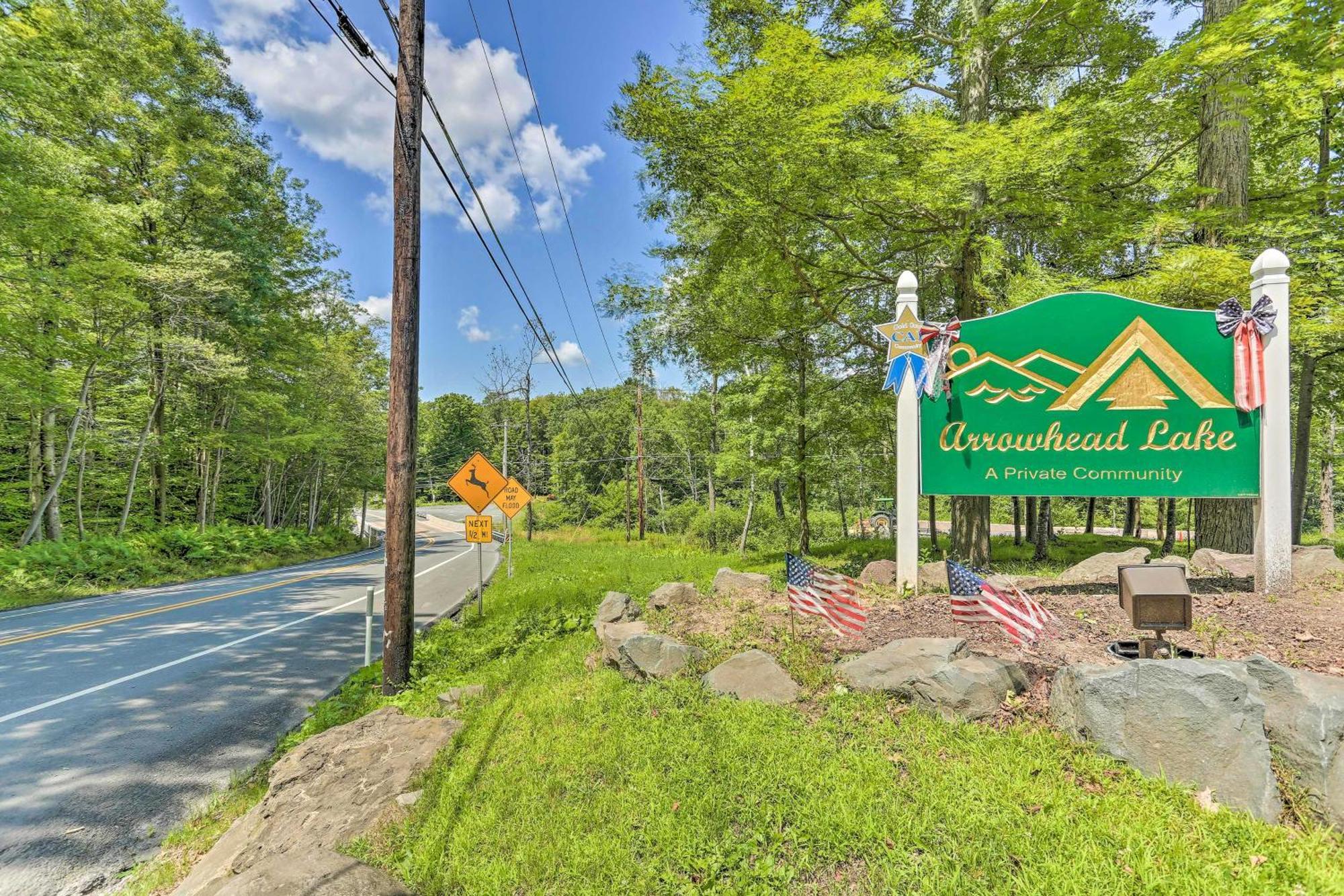 Poconos Hideaway In Arrowhead With Game Room! Holiday home