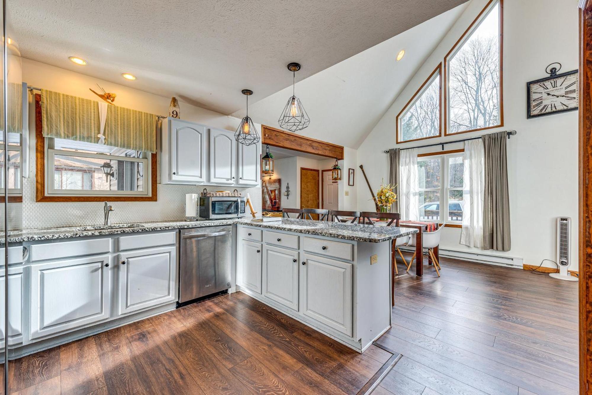 Poconos Hideaway In Arrowhead With Game Room! *