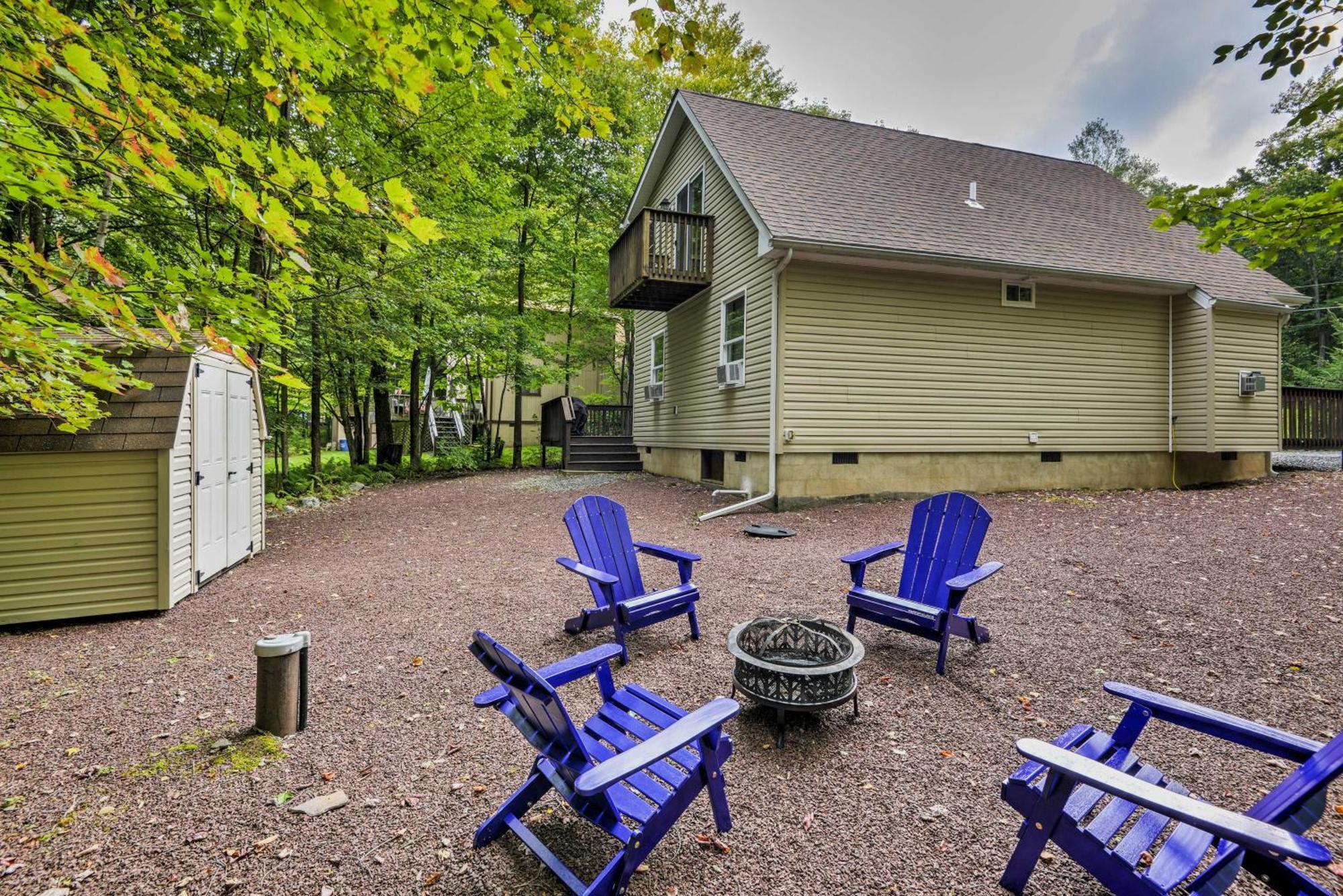 Poconos Hideaway In Arrowhead With Game Room! Holiday home